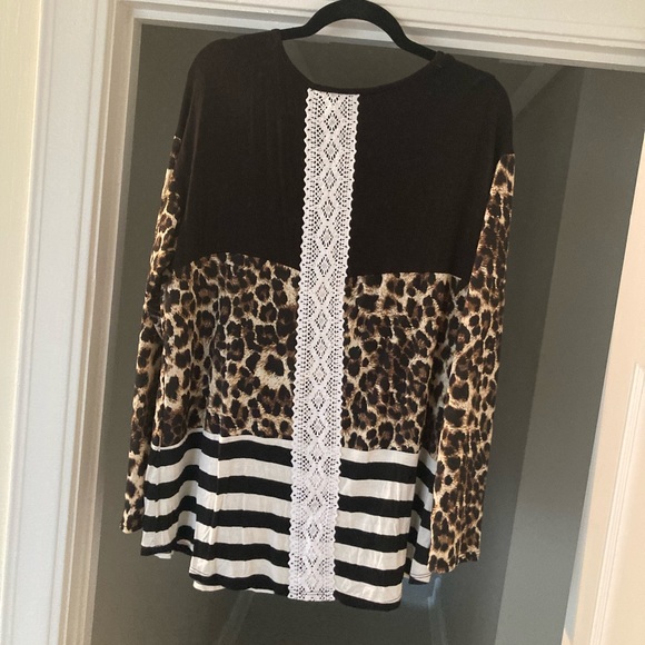 Color Block Top - Picture 2 of 2